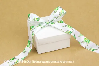 Стрічка атласна 25 мм, одностороння, з малюнком - зелені троянди