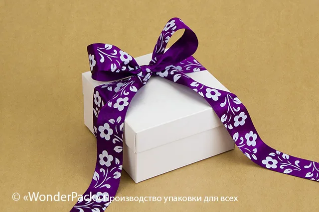 Стрічка атласна 25 мм, одностороння, з малюнком. Колір - фіолетовий