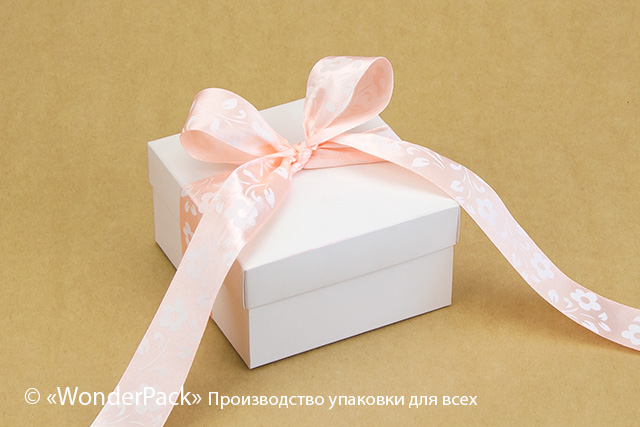 Лента атласная 25 мм, односторонняя, с рисунком. Цвет - светло-персиковый